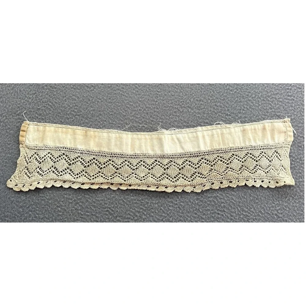 Vintage Handmade Cream Lace Trim Scalloped Edge Geometric Diamond 16x4 Inch
